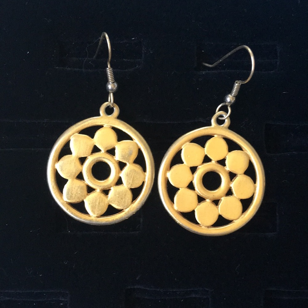 Vintage Gold Tone Flower Medallion Earring